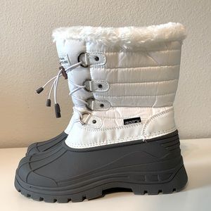 Snow boots